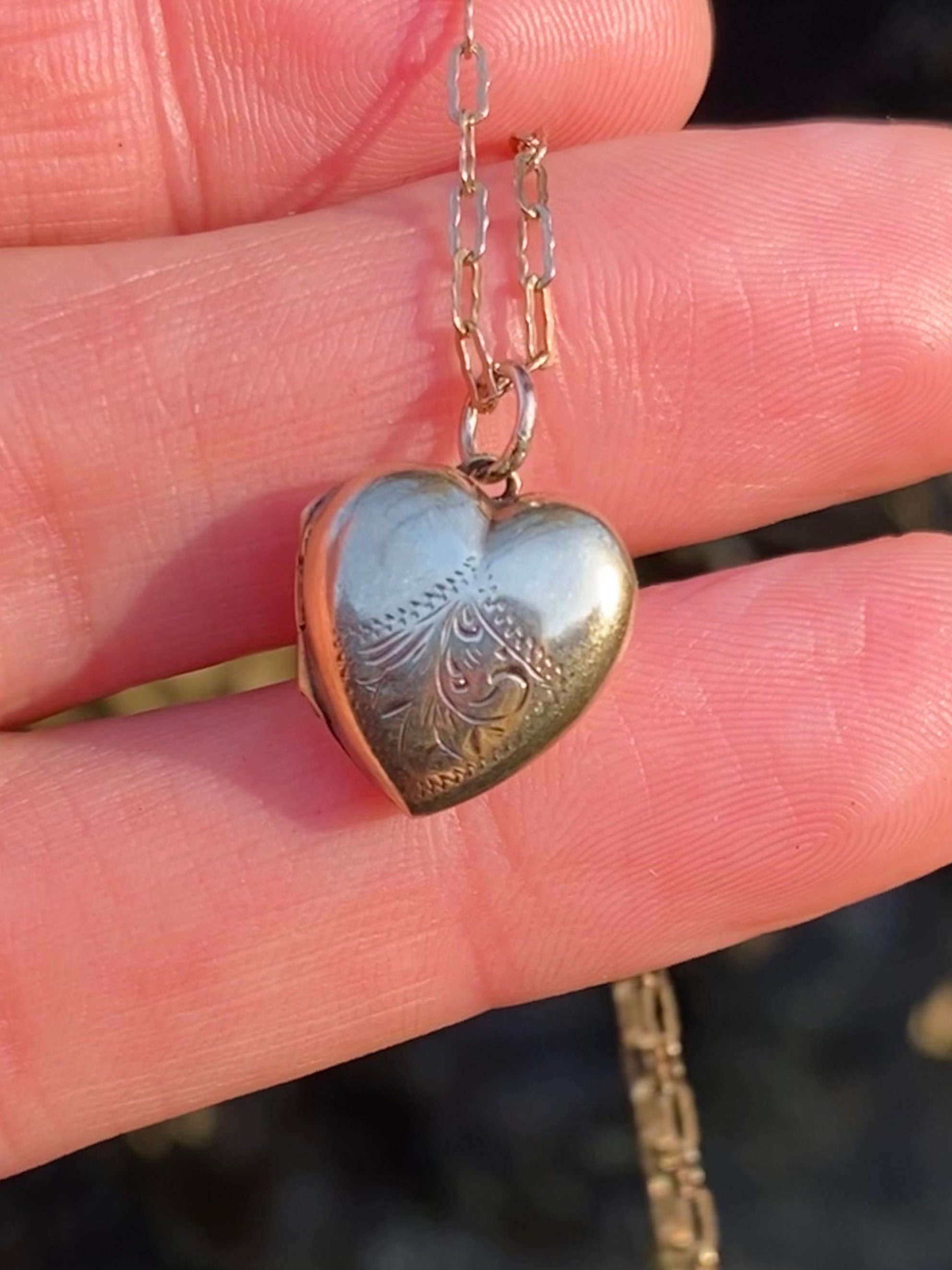 Antique ~ Gold Heart Locket 9Ct Front & Back Puffy Charm