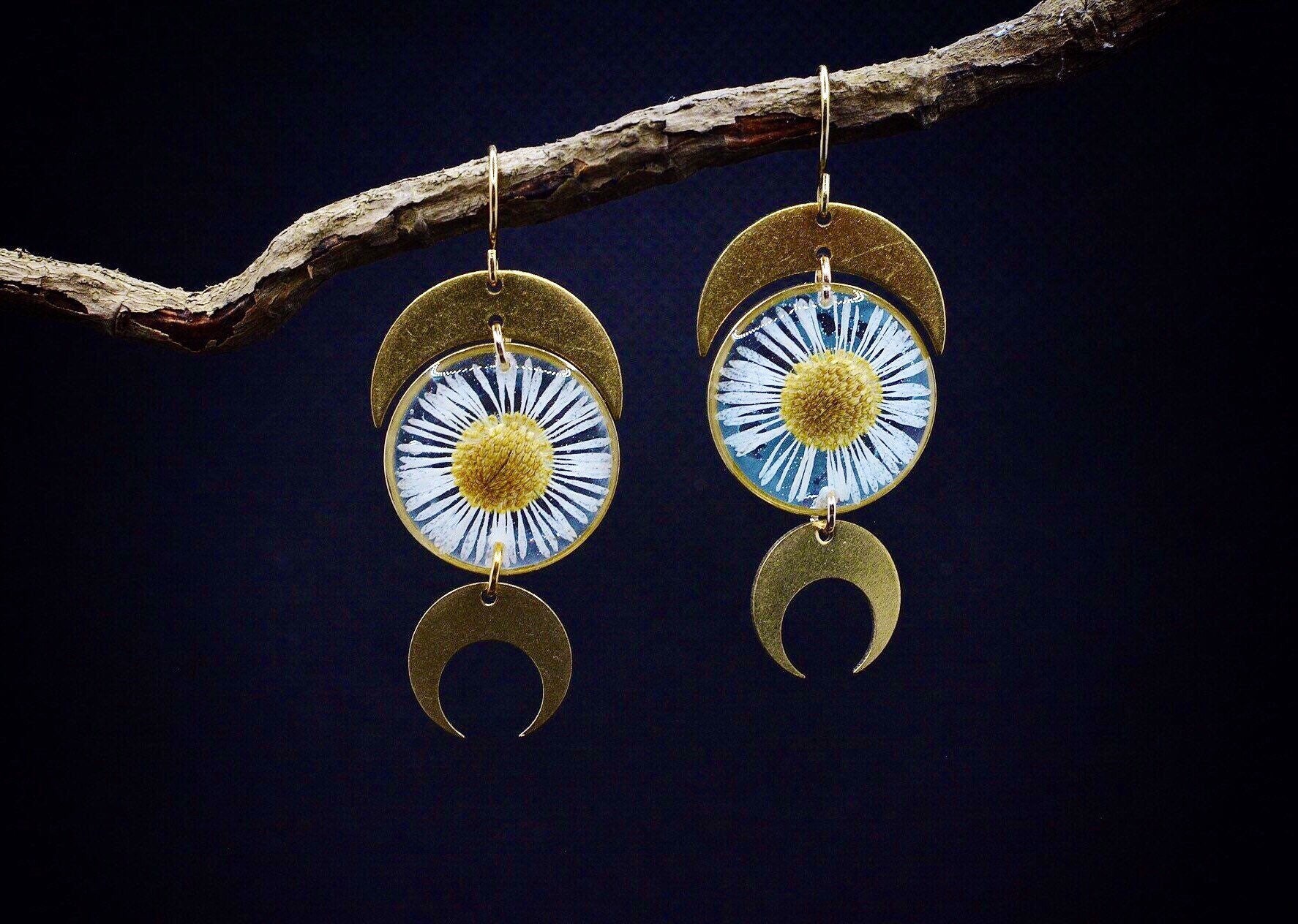 Moon Crescent Daisy Drops, Dangle Earrings, Daisies Resin Jewellery, Celestial Gift, Preserved Botanical, Boho Style, Pressed Flowers