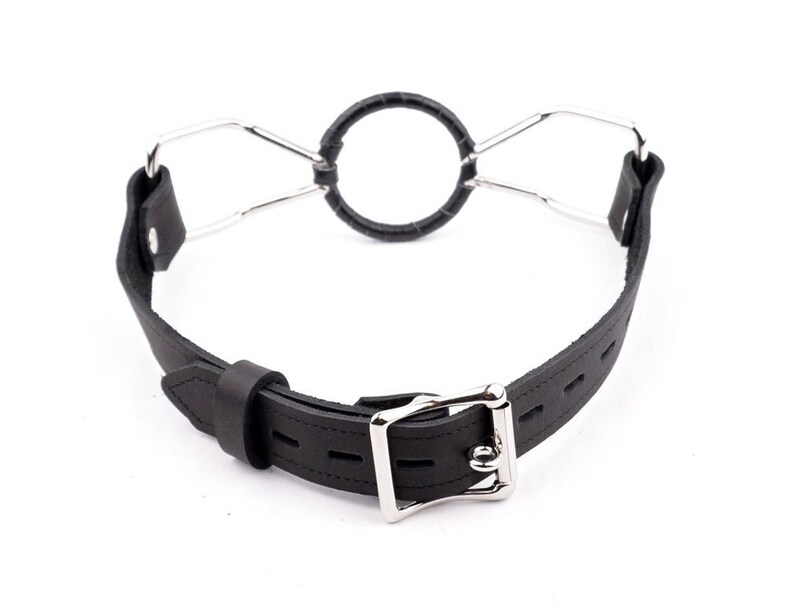 Кляп фаллос Master Series Face Fuсk Strap On Mouth Gag, черный XR Brands AD784 - XR Brands - Кляпы шары - Купить