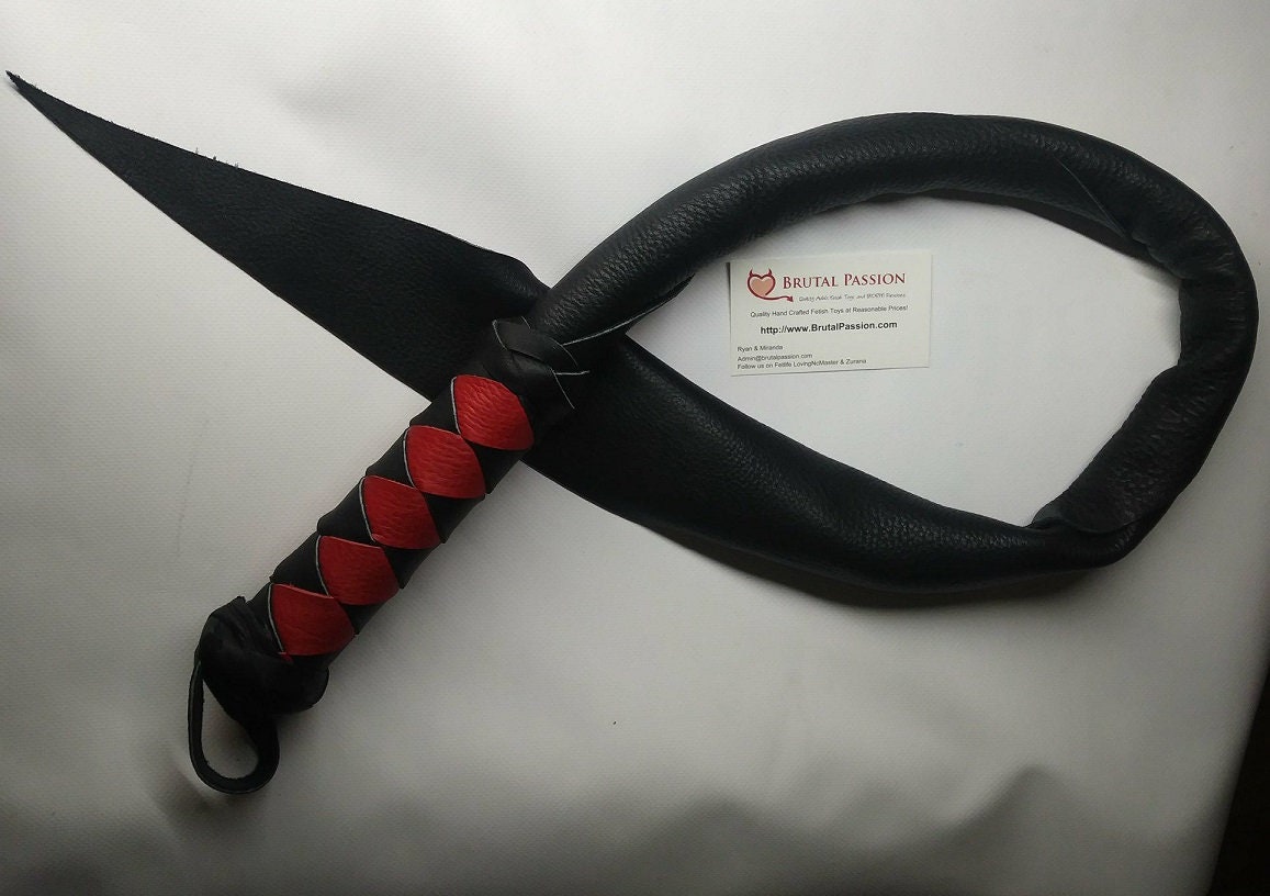 Флогер «Хвост дракона» чёрно-красный купить со скидкой в секс шопе  Фетиш и BDSM  Плети, кнуты