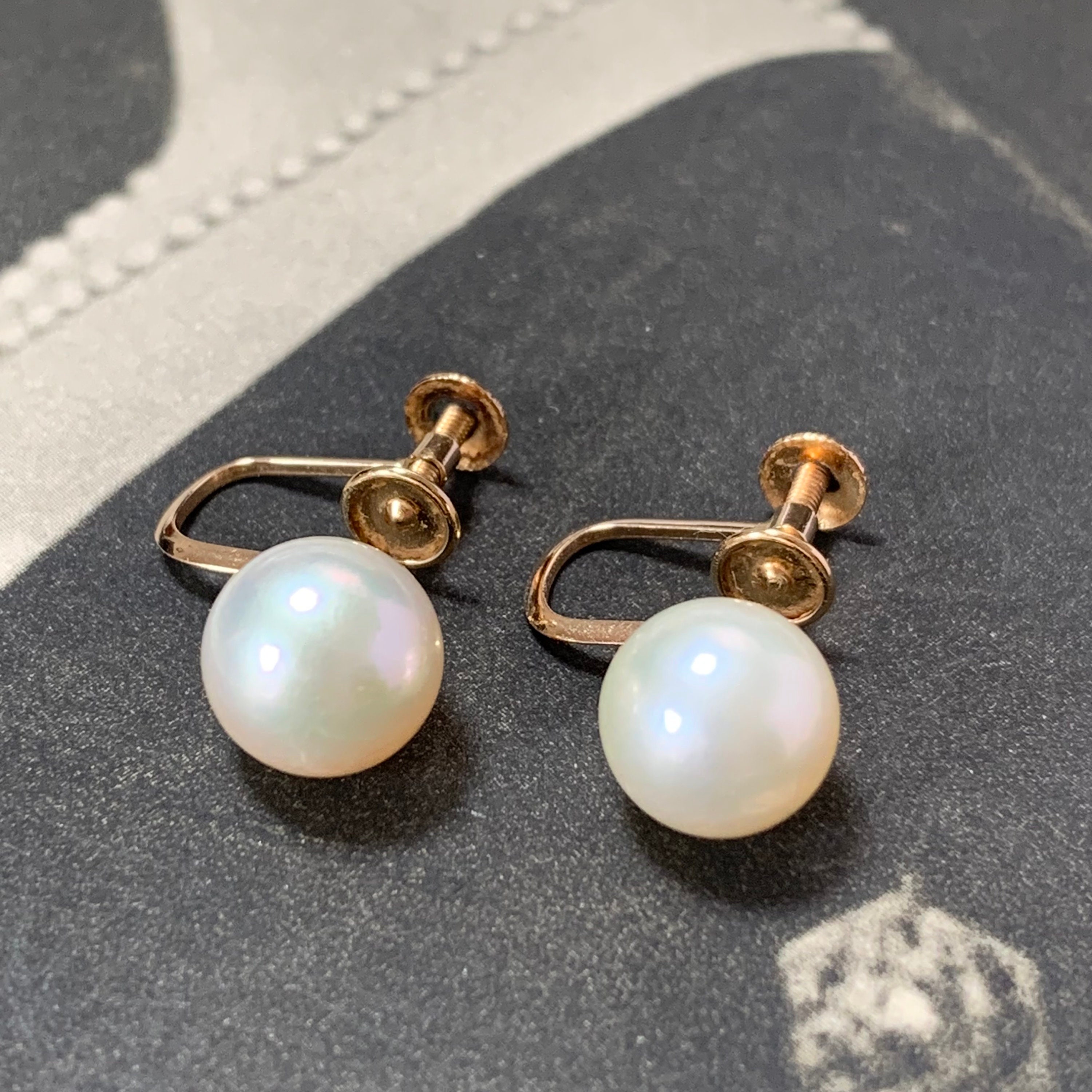Vintage Pearl Screwback Earrings With Large 8.2mm Akoya Pearls Set in 18Ct Gold. Beautiful Quality Mid Century