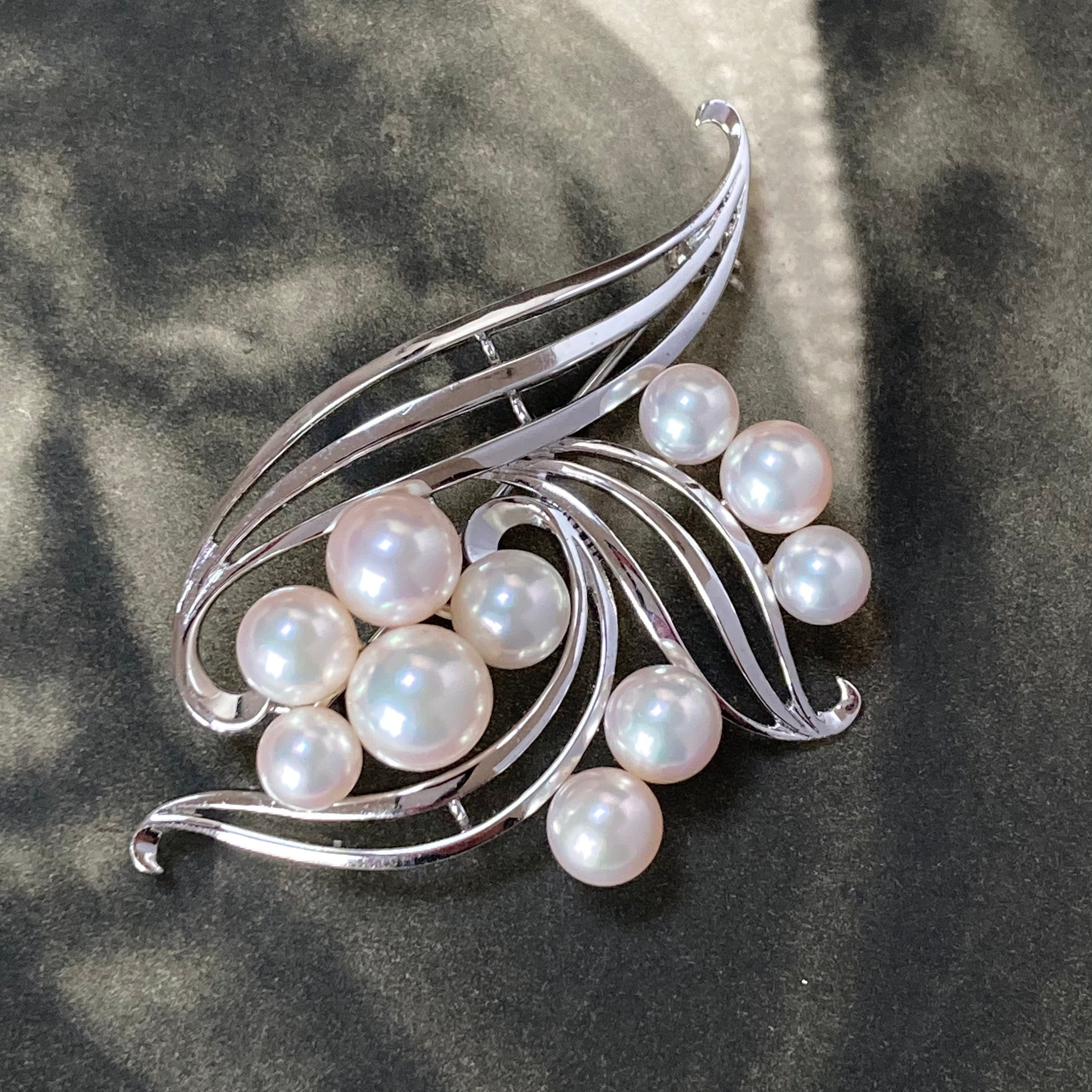 Vintage Mikimoto Pearl Brooch Made From Silver & Set With 10 Aaa Gem Quality Pearls