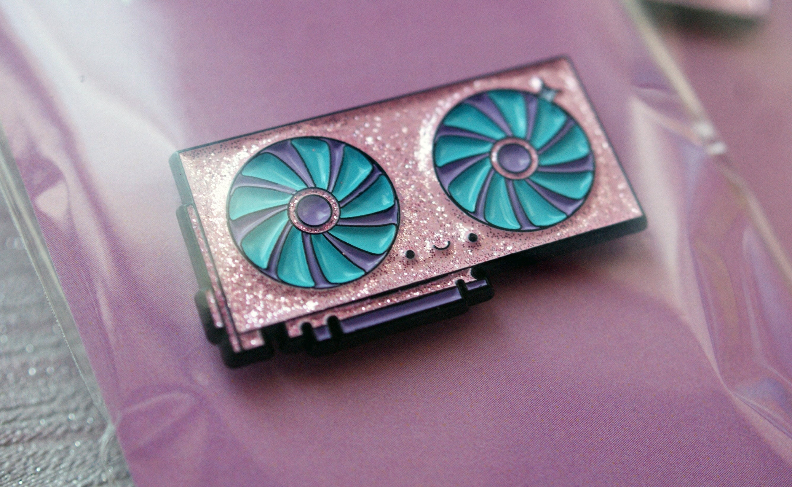 grafikkarte-gaming-pin-pink-rosa-mit-glitzer