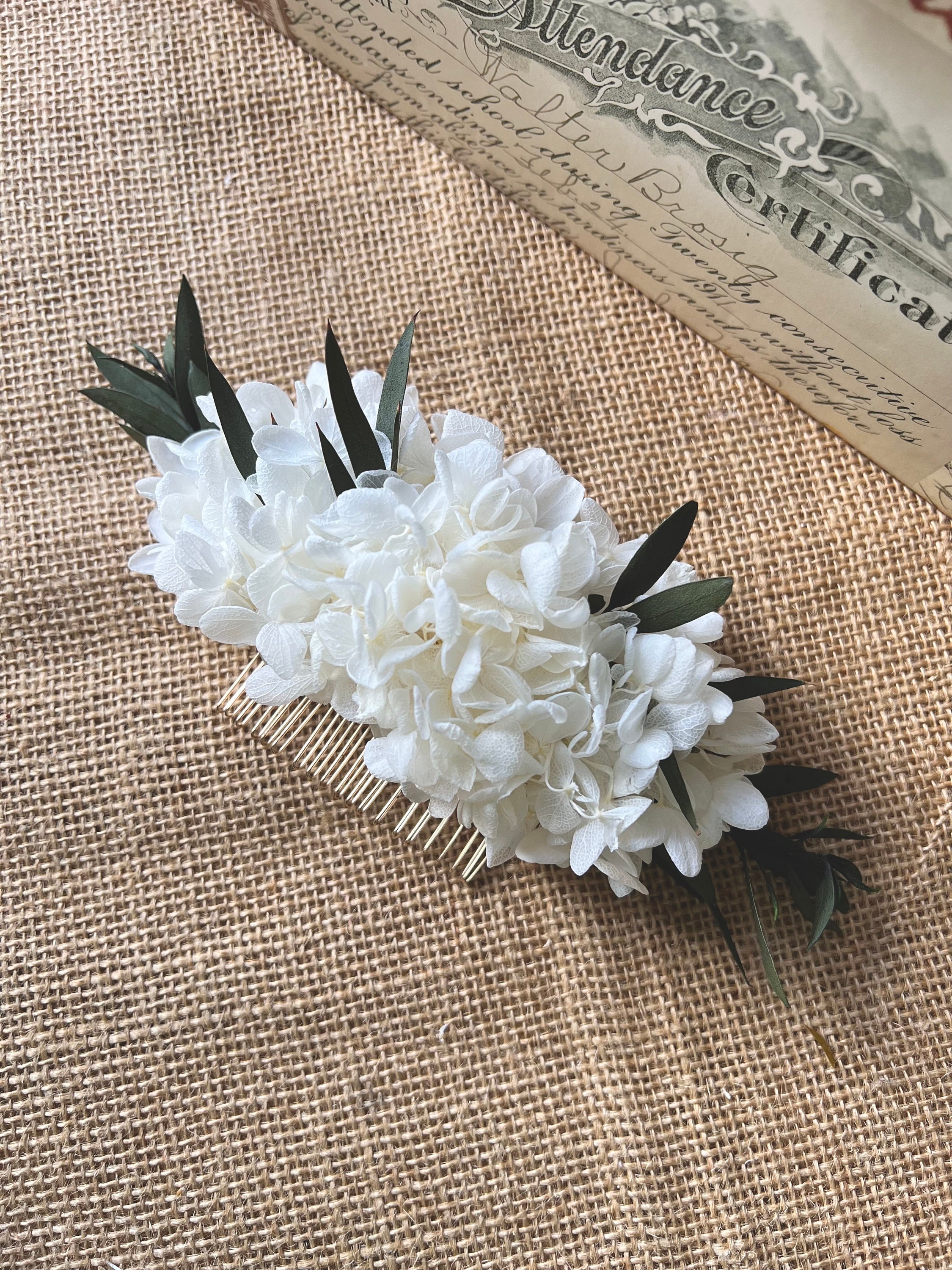 Boho Bridal White & Green Everlasting Real Flower Hair Piece, Summer Wedding Classic Bride Dried Comb, Floral Headpiece
