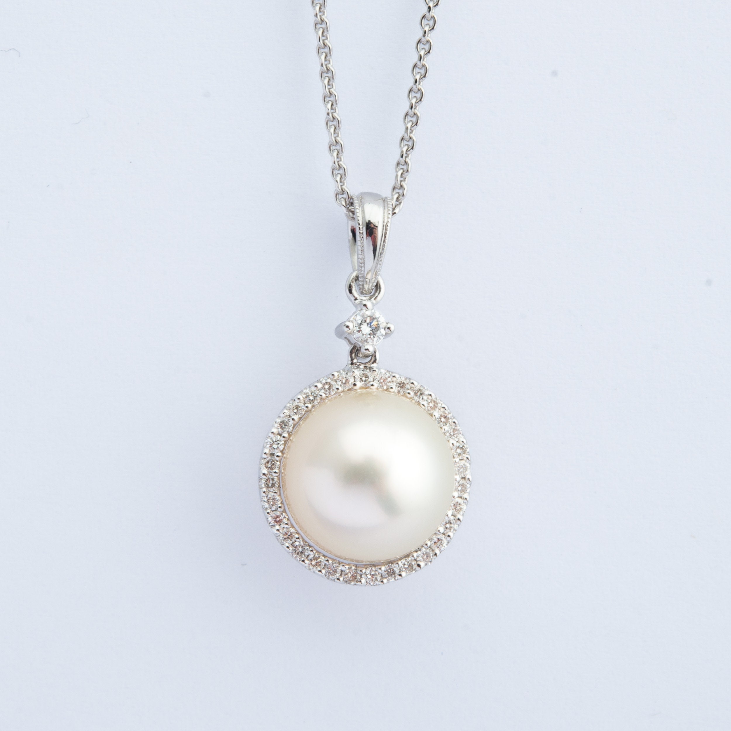 Pearl & Diamond Pendant, White Fresh Water Cultured 18K Gold