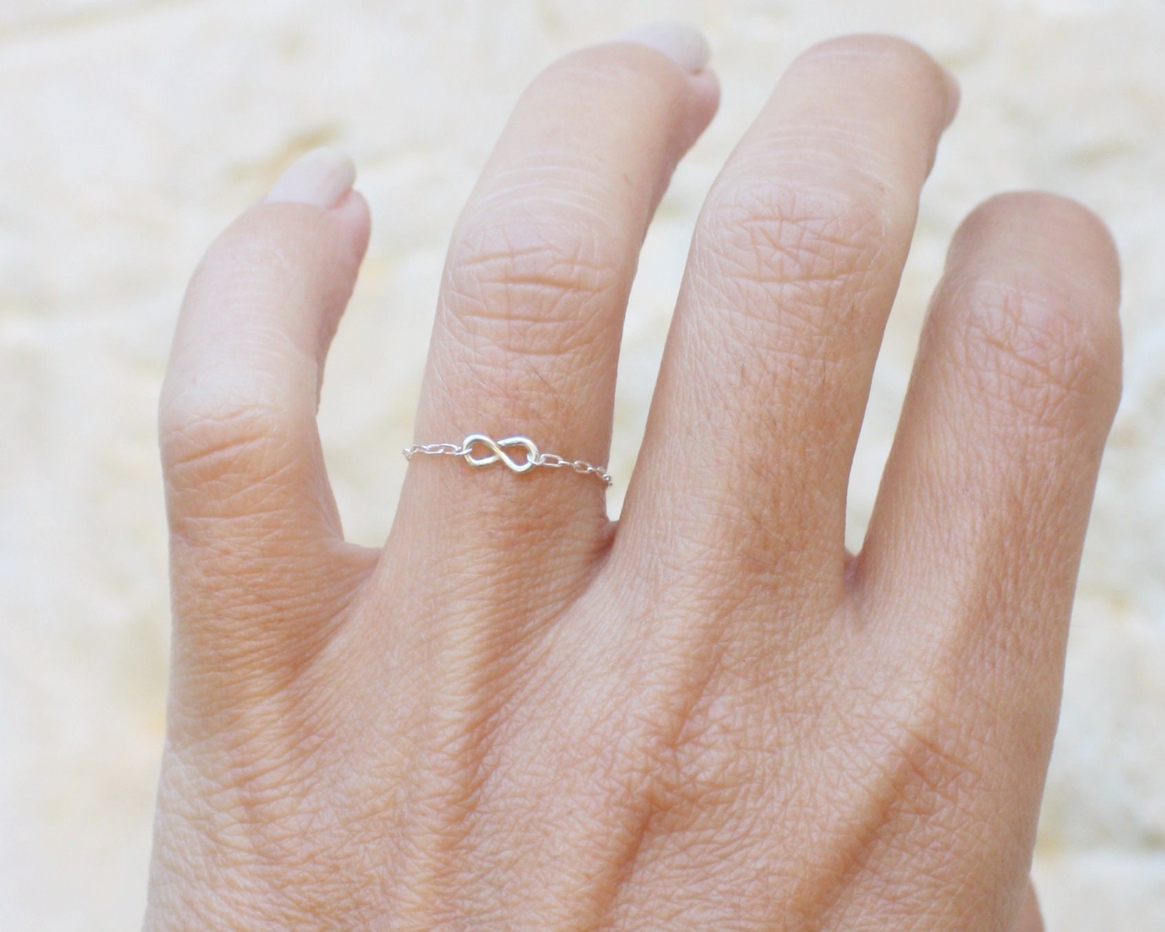 Тонкое виброкольцо тонкое купить со скидкой в секс шопе  Кольца, насадки, утяжки  Кольца с вибрацией