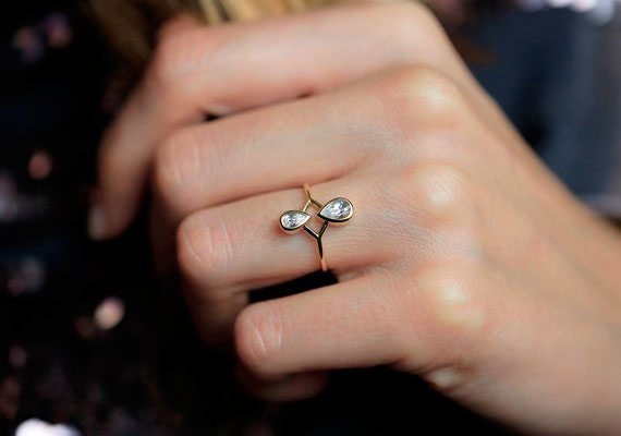 alternative-engagement-rings-pear