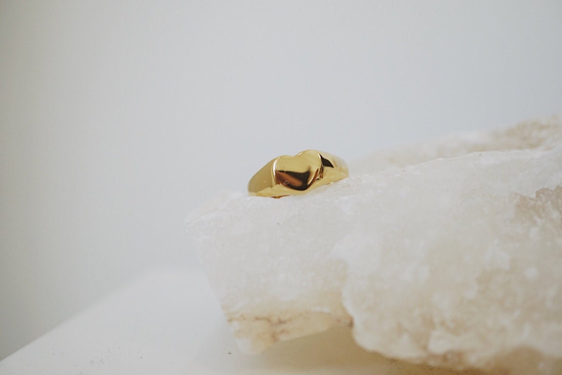 Carina gold signet ring from Foe & Dear