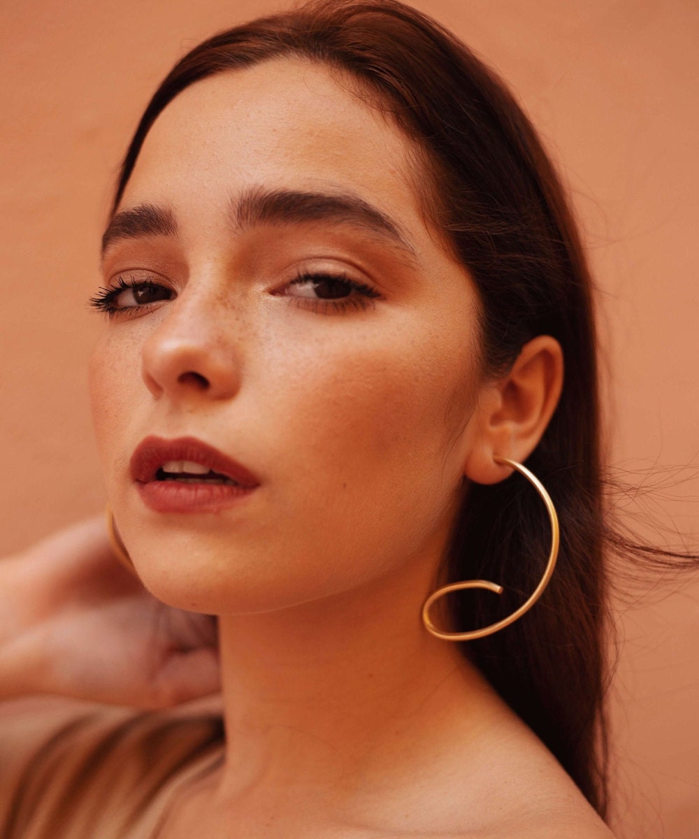 Asymmetrical hoop earrings from Aleishla