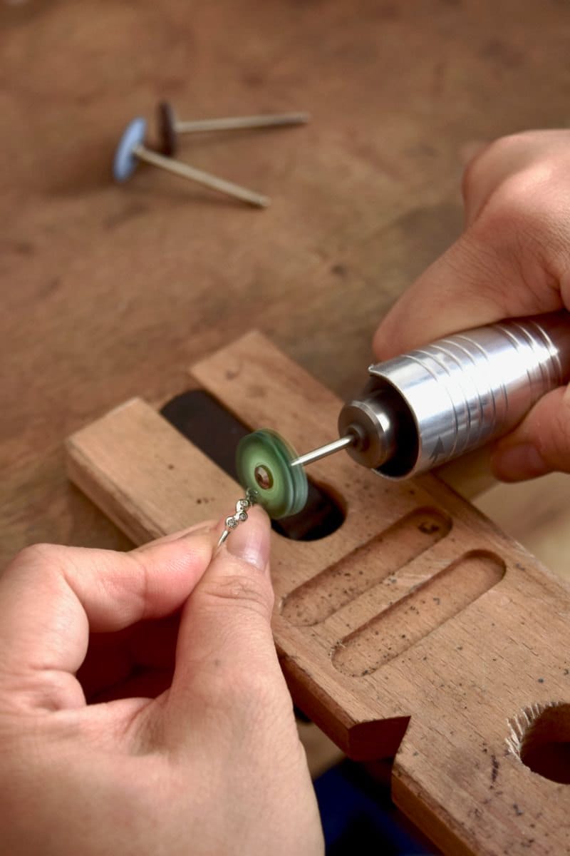 Shuang wire brushing a ring