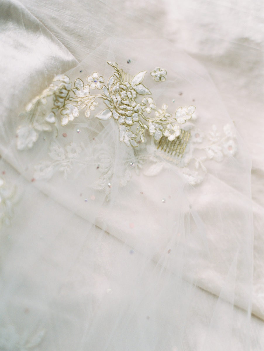 Lace embellishments on an ivory veil