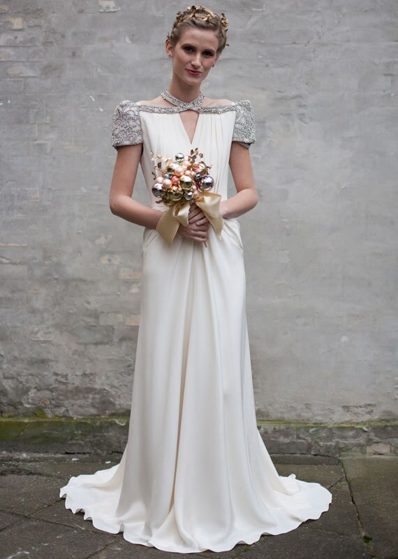 brittanywatsonjepsen-thehousethatlarsbuilt-bulbdiy-etsyweddings-weddingshowto-final