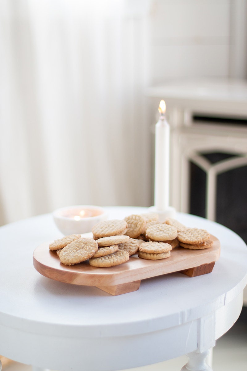 Oval serving tray