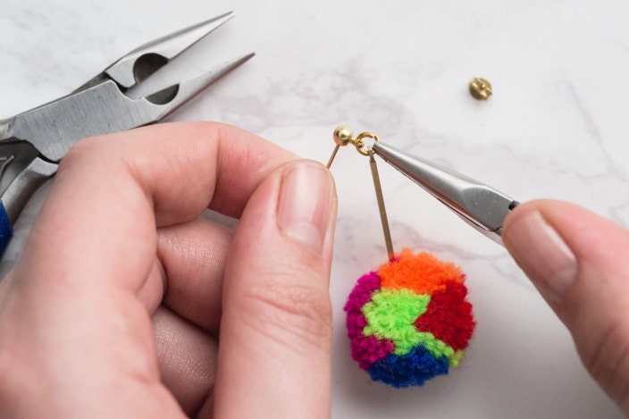 Citron Så mange at føre Last-Minute Gift for Her: DIY Pom-Pom Earrings