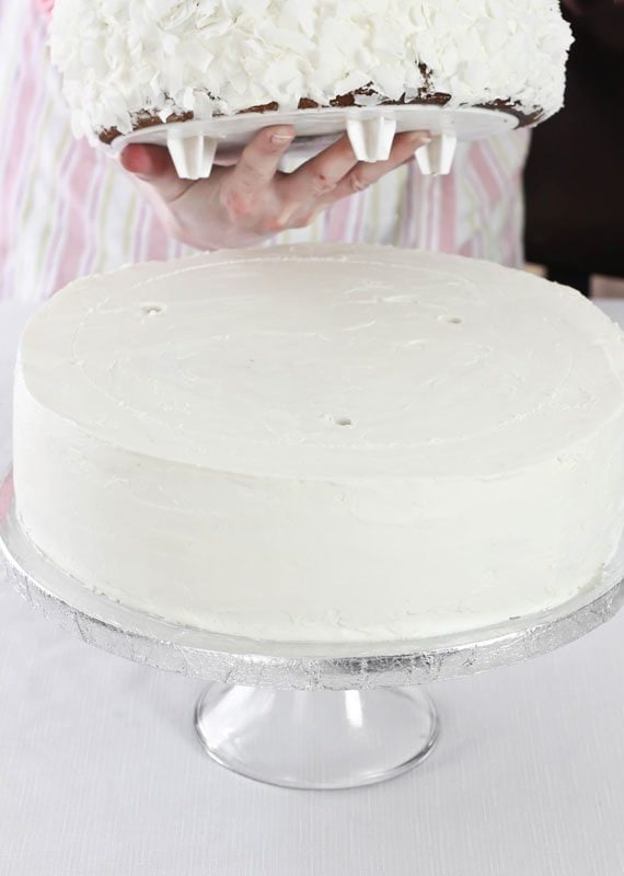 10.-Placing-the-second-tier-with-a-footed-cake-seperator_5701