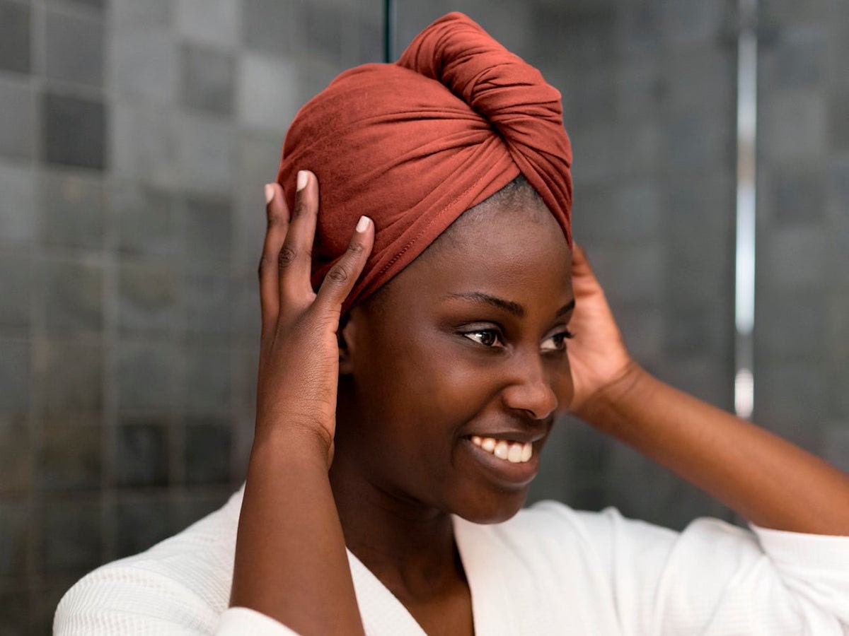 A woman wearing a T-shirt hair towel from Breezy Tee as a headwrap.