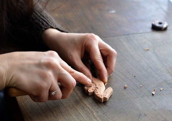 the-ancient-muse-process-carve