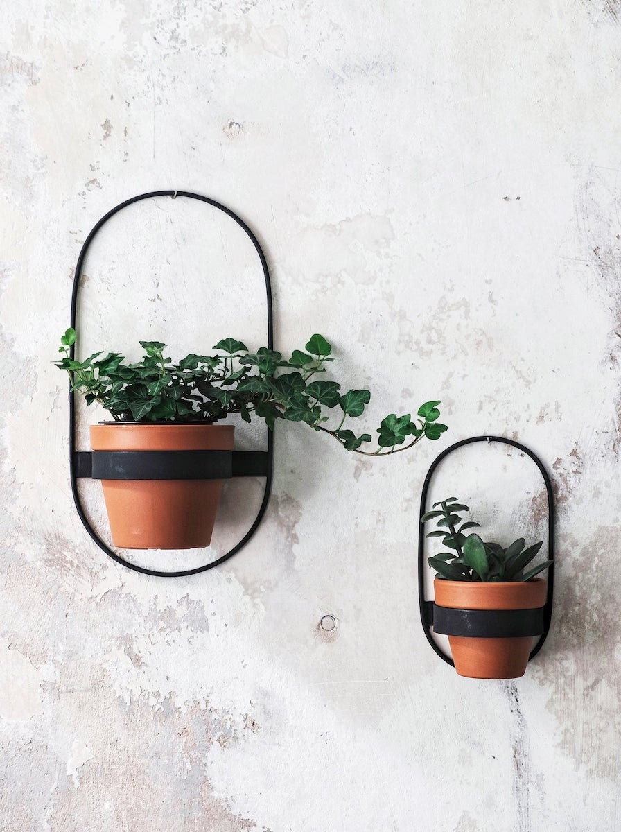 Metal wall planter from Eco Deer, and more of the best dad gifts from Etsy