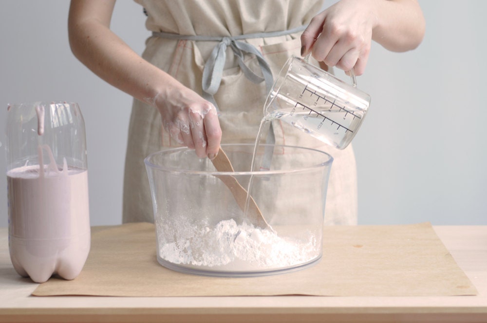 Preparing the casting plaster