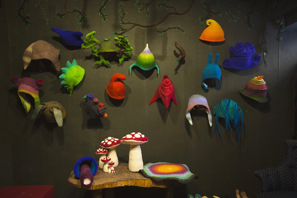 fs_feltthink_hat-wall-horiz