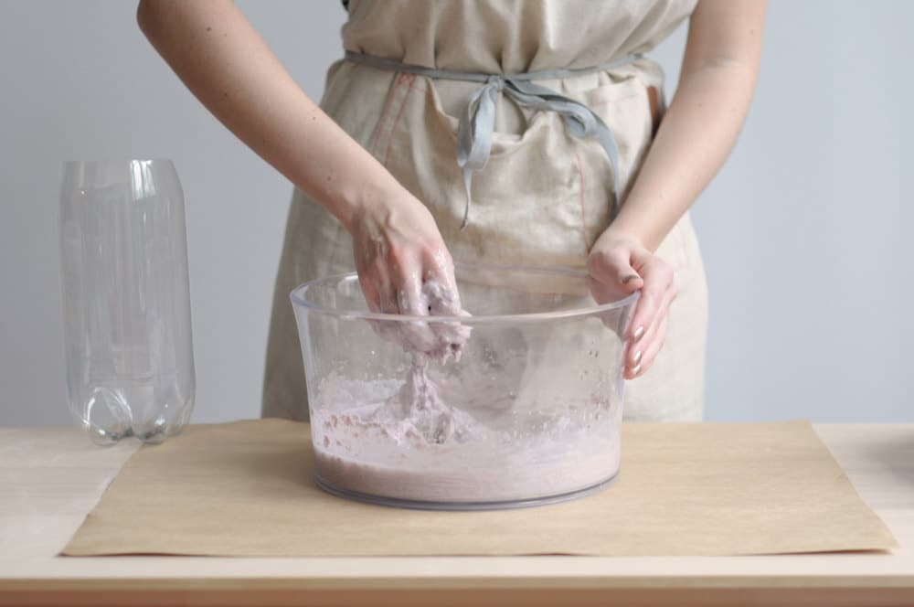 Stirring the alginate mixture