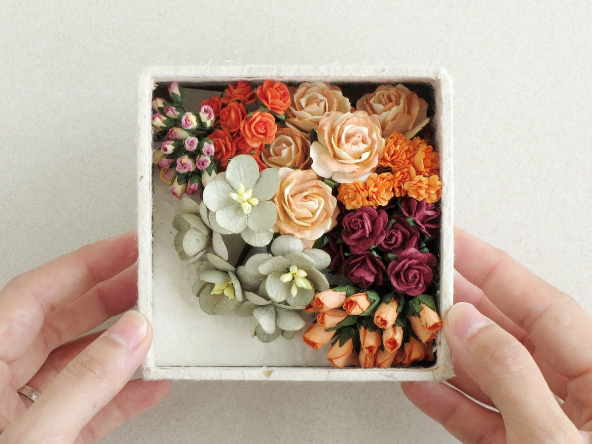 A Squish-n-Chips paper flower boxed set in assorted shades of orange