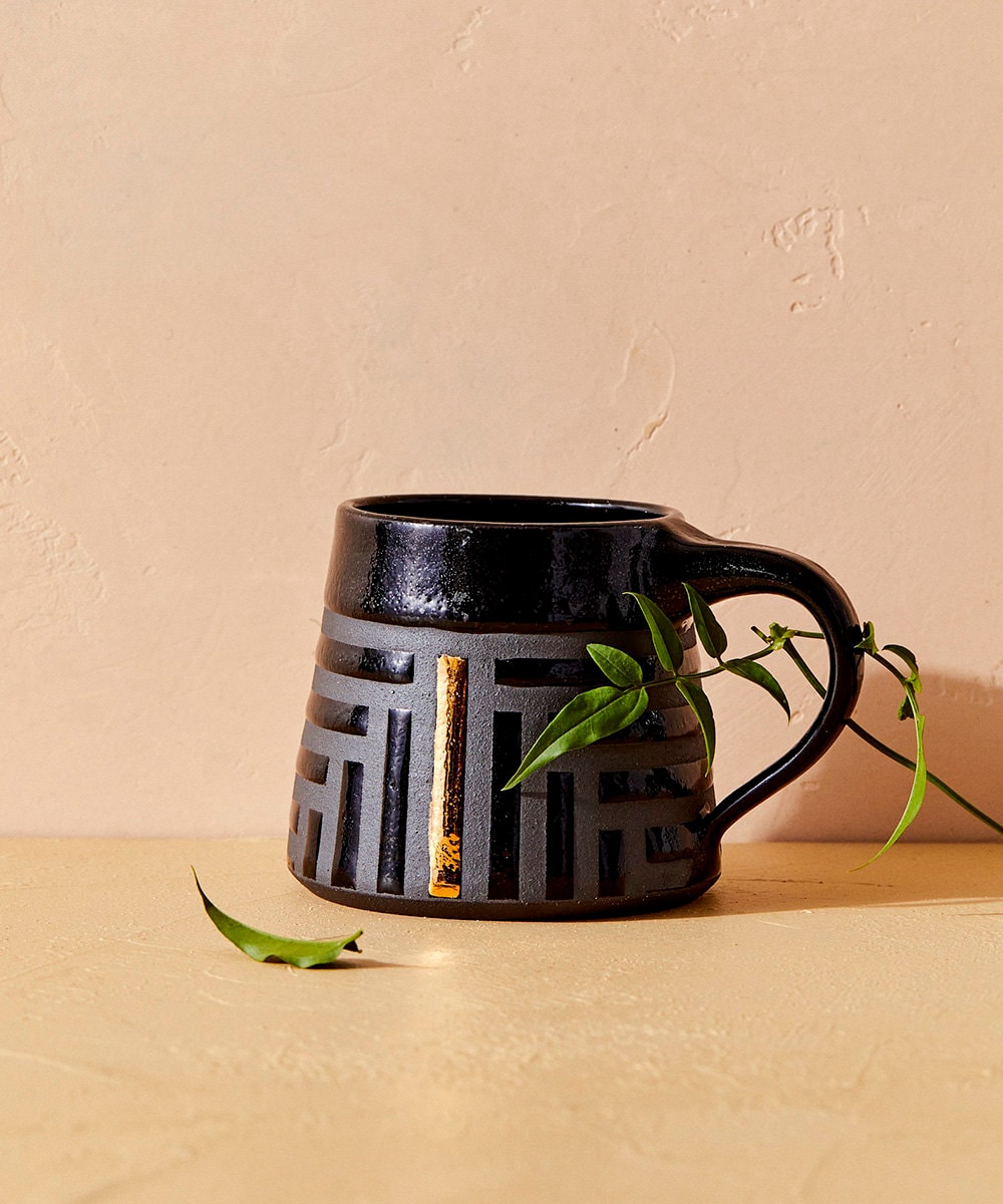 A black and gold mug.