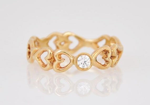 alternative-engagement-rings-heart-band