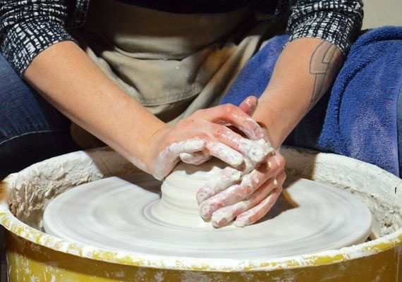 melissa-maya-pottery-hands