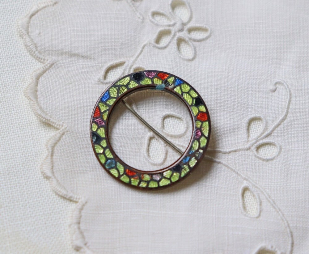 A vintage Christmas wreath brooch from Modish Vintage on Etsy