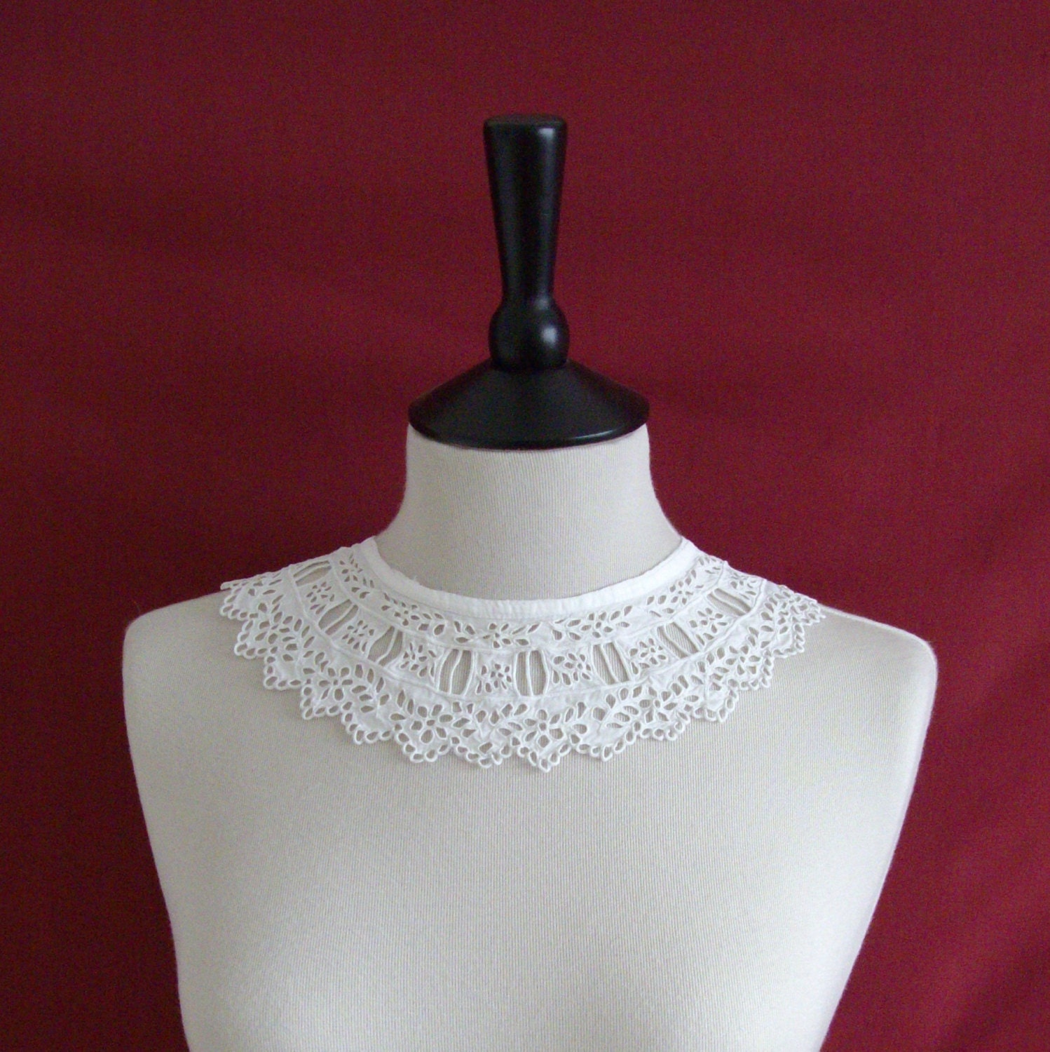 Lace collar, £11, Antique Historika