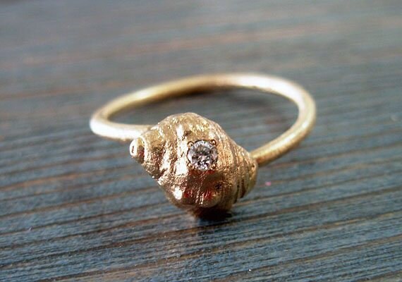 alternative-engagement-rings-seashells