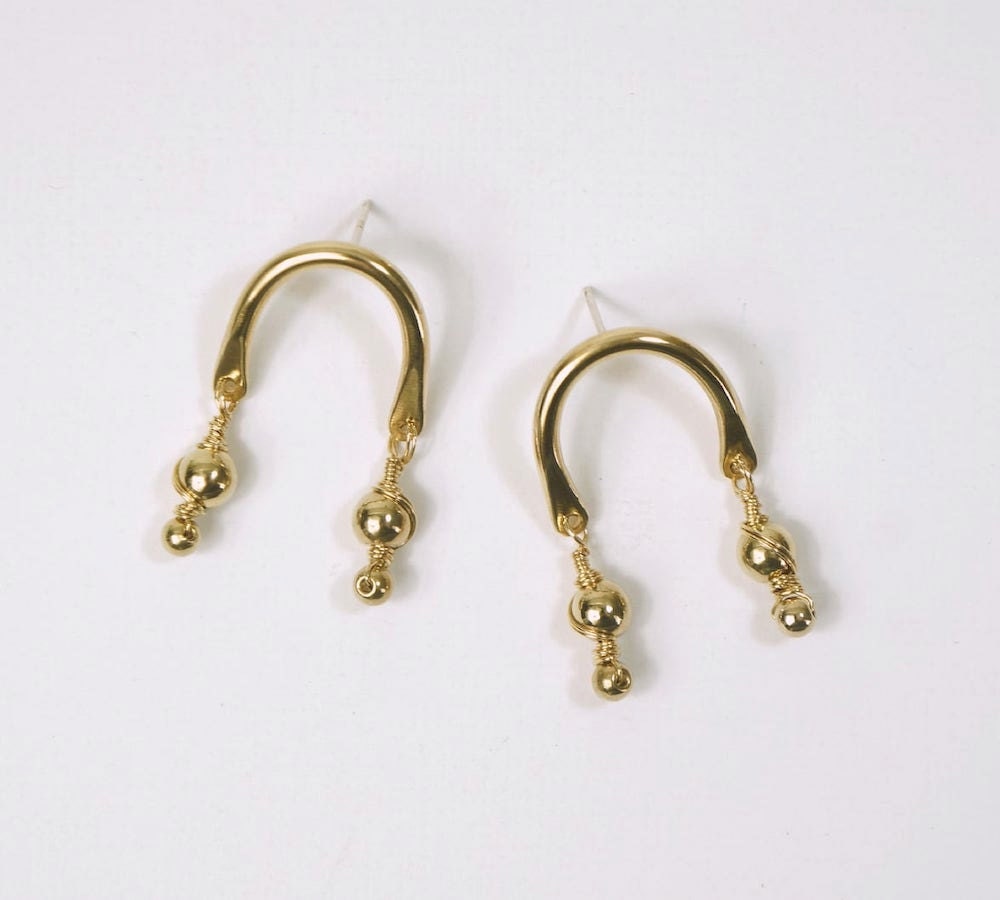 Brass arch dangle earrings from Aleishla