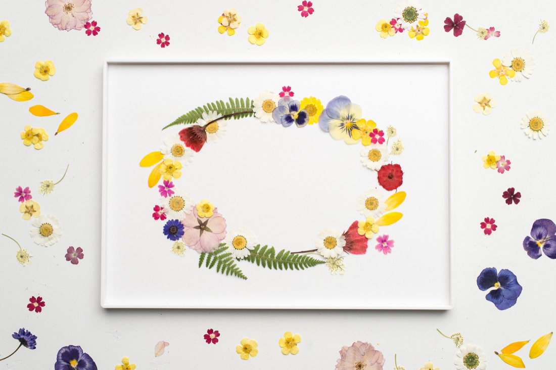 The final composition: a wreath of colorful florals