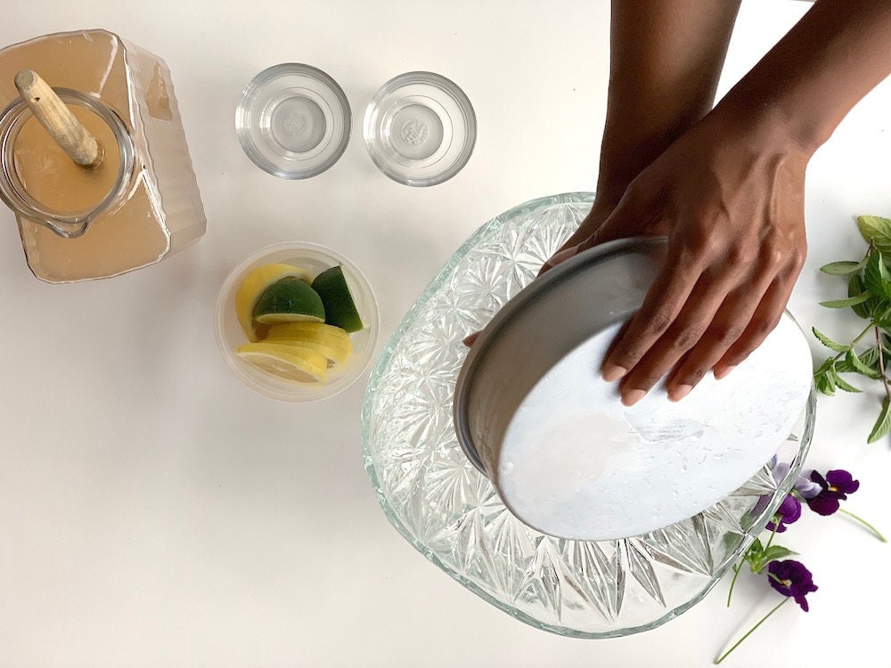 Aravis removes the ice block from the cake pan after 6 hours.