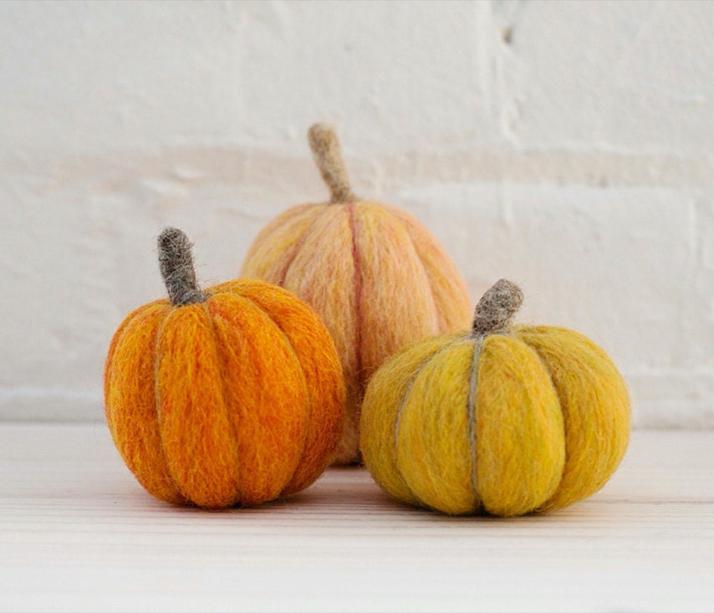 Needle felted pumpkins from Felted Sky