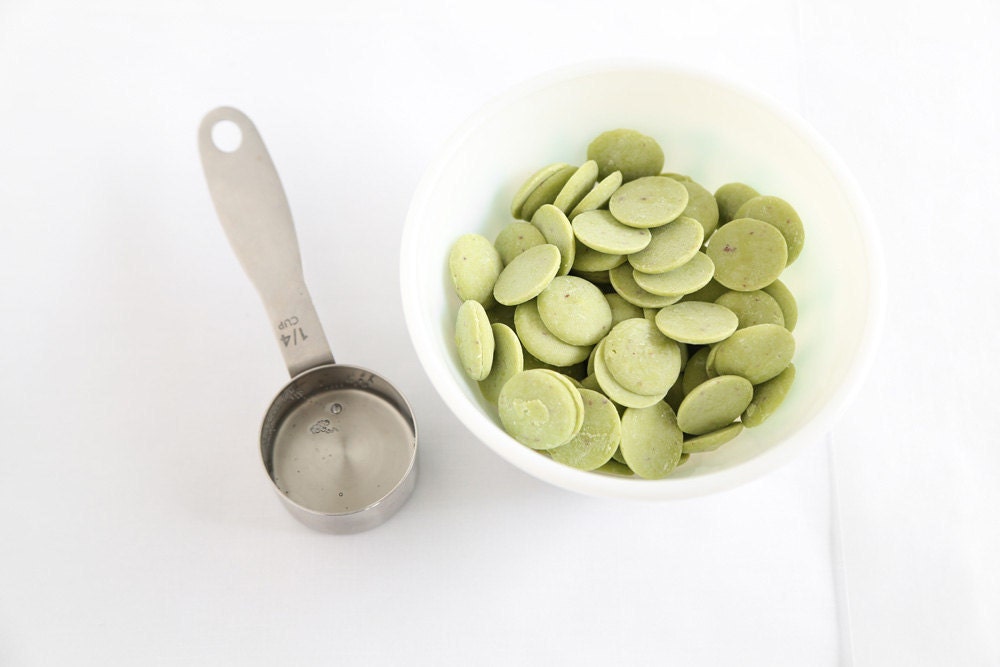 Candy discs in a microwave-safe bowl