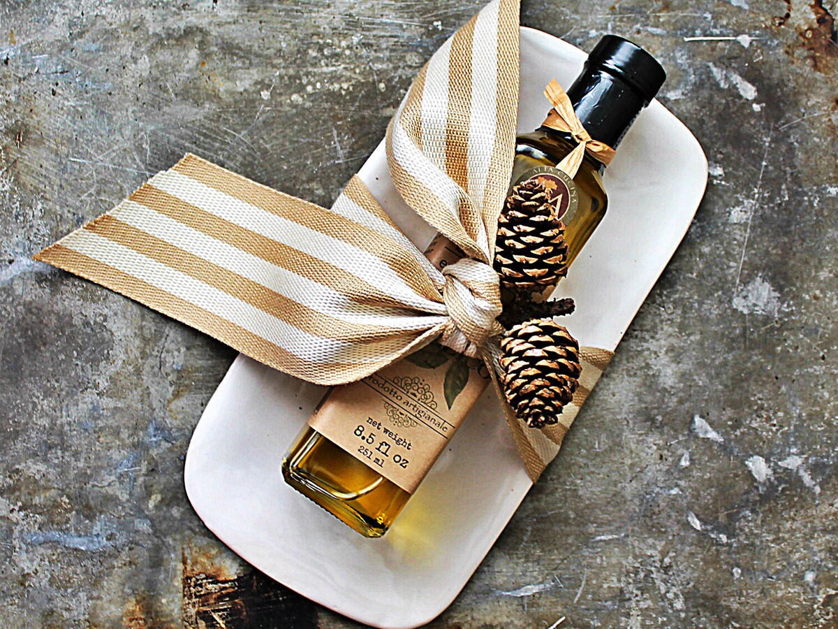 Extra virgin olive oil from A&A Alta Cucina decoratively packaged for gifting