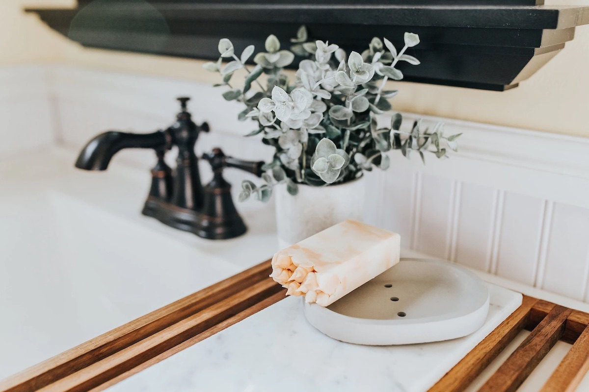 Stylish bathroom accessories from Etsy