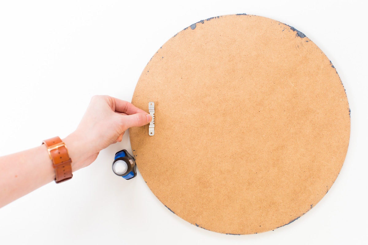How to hang a memo board