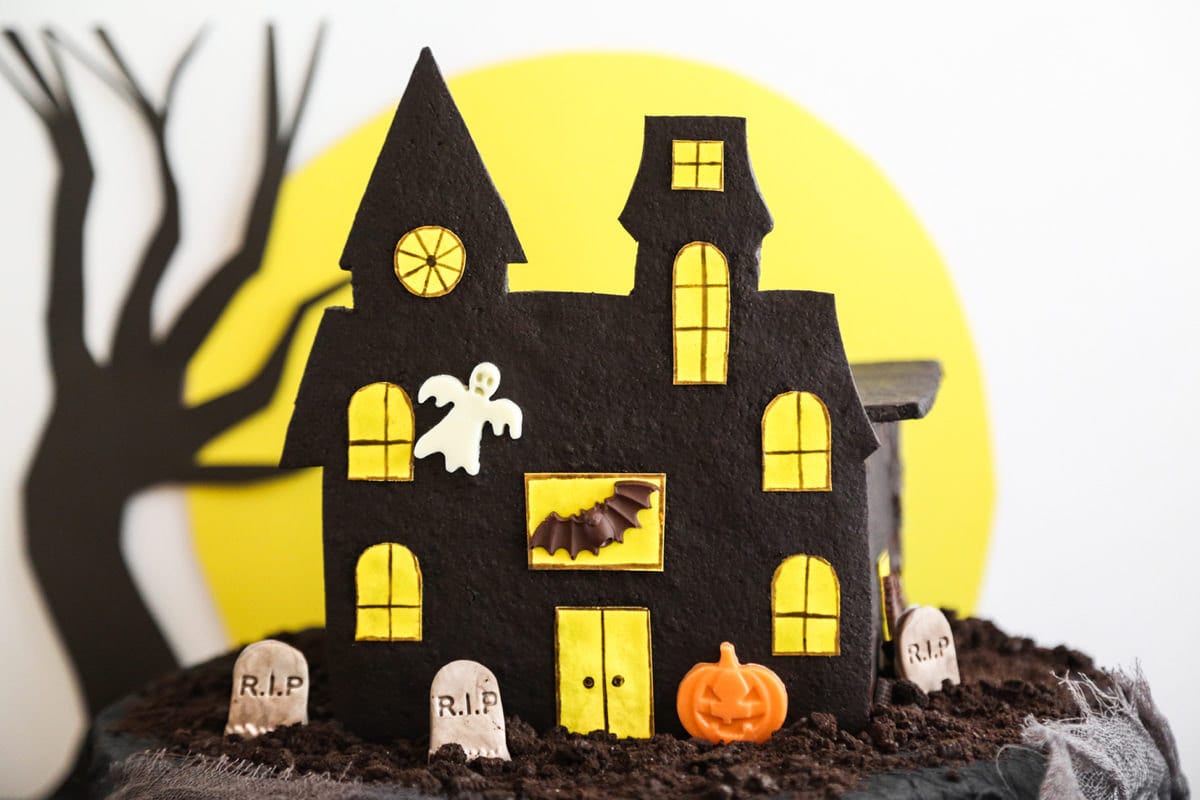 Edible haunted house