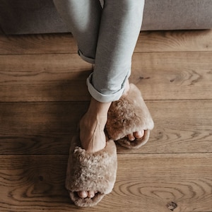 Beige spa sheepskin slippers
