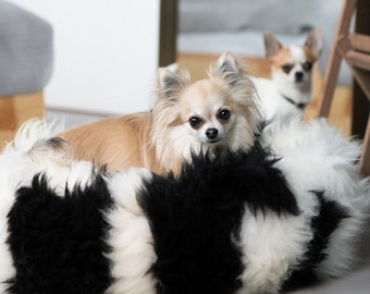 Black And White Sheepskin Pet Bed