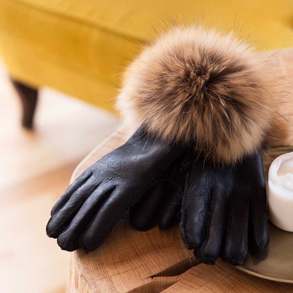 Black Sheepskin gloves with hazel fur cuff