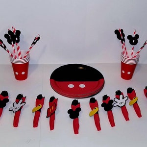 Mickey COMPLETE Table set for 10. Cups, plates, straws, Utensils