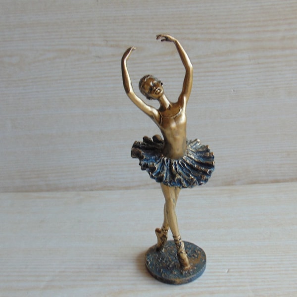 Statuette de ballerine en résine élégante, sculpture de danse gracieuse, statue de ballerine romantique, décoration intérieure, cadeau pour elle, cadeau pour amoureux de la danse