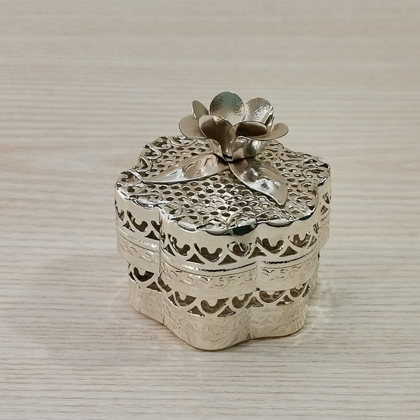 Vintage Metal Mesh Ring Box with 3-D Rose, Jewellery Case, Filigree Trinket Box, Engagement Box, Retro Pill Box, Ring Box, Earrings Box