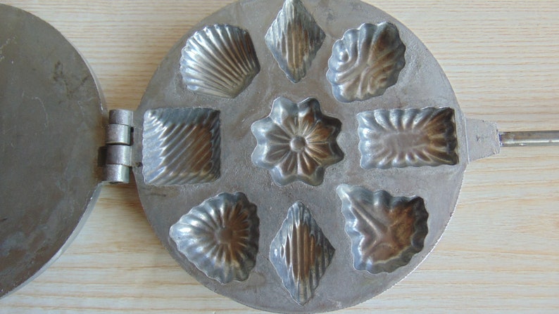 Iron Pan Vintage Mold Cookies Press for biscuits ON SALE Antique cast irons mold,Cookie Pan