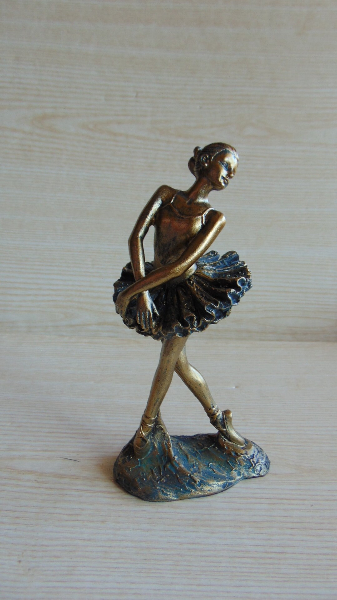 Elegant Ballerina Statuette Graceful Dance Sculpture for Home Decor