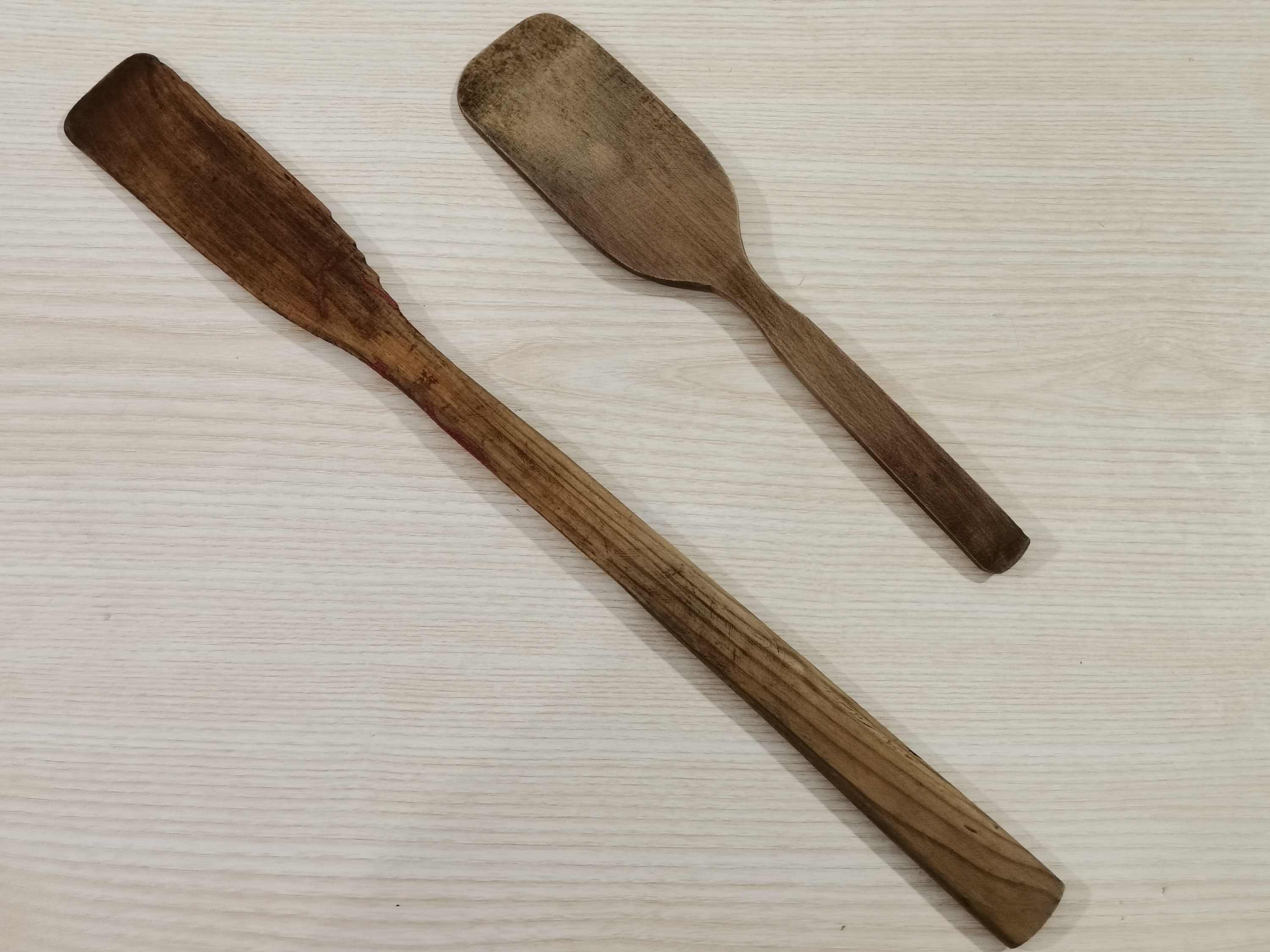 ensemble de 2 spatules vintage, agitateur en bois, outils cuisine rustiques, cuillères décor la cuisine, bois antique primitif